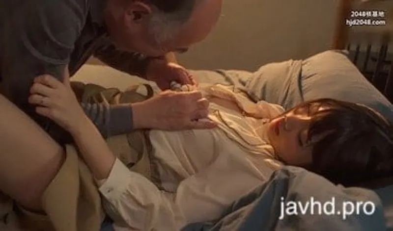 Gã chồng đi vắng vợ yêu bị lão già nhà sát bên hiếp suzu harumiya